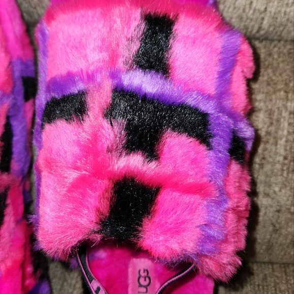 UGG Fluff Yeah Slides! - Picture 4 of 9